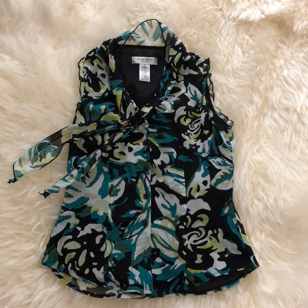 Sleeveless button down blouse-Nine West